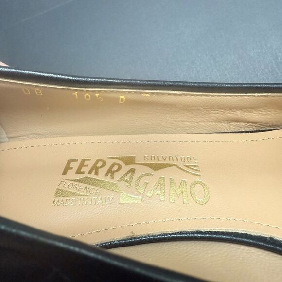 Brand new with box Ferragamo
Vara Quilted Bow Ballet Pumps size 10.5 - Picture 7 of 15